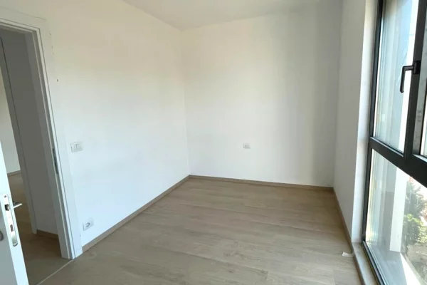 Shtepi ne shitje Apartament ne Tirane, 2+1, Mobilimi Bosh, pa mobiluar, Pagesa 152,750  Euro.