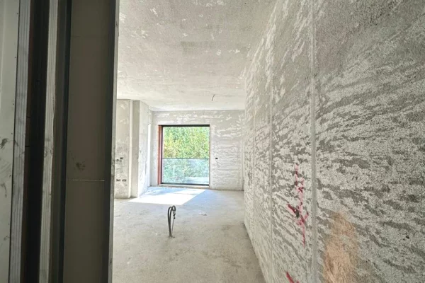 Shtepi ne shitje Apartament ne Tirane, 2+1, Mobilimi Bosh, pa mobiluar, Pagesa 560,000  Euro.