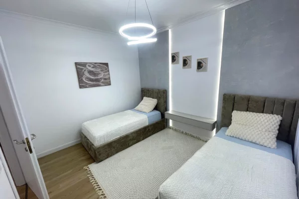 Shtepi ne shitje Apartament ne Tirane, 2+1, Mobilimi E mobiluar, Pagesa 173,000  Euro.