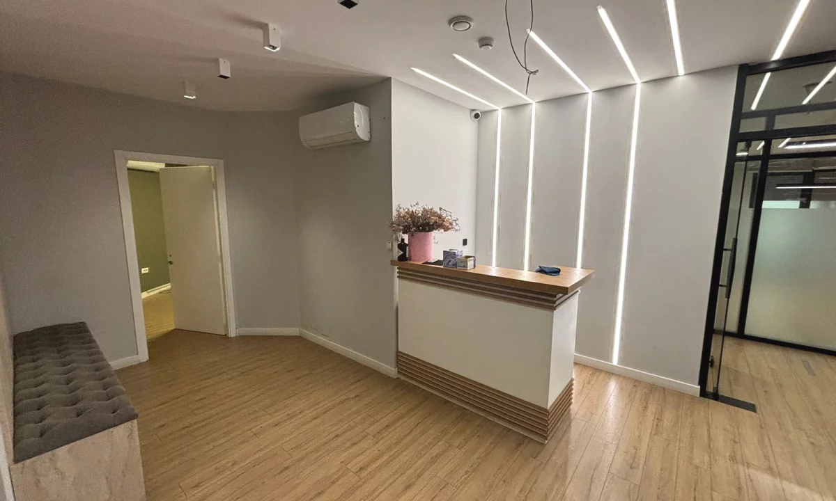 🏢 Zyre me Qira – Qender, prane Bulevardit “Zogu i Pare”