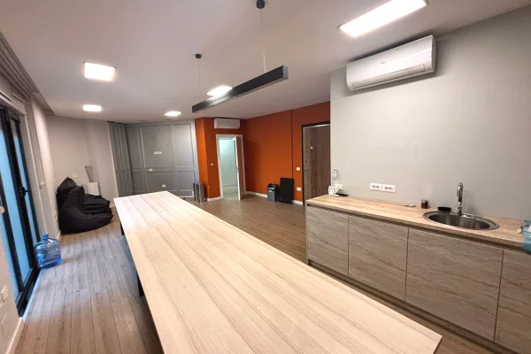 🏢 Zyre me Qira – Qender, prane Bulevardit “Zogu i Pare”