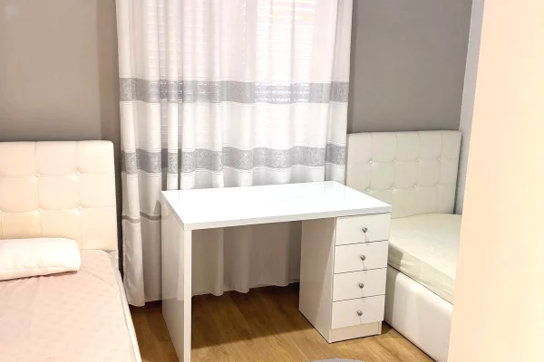 Shtepi ne shitje Apartament ne Tirane, 2+1, Mobilimi E mobiluar, Pagesa 147,000  Euro.