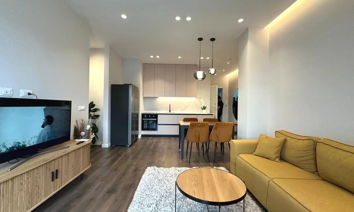 Shtepi me qera Apartament ne Tirane, 2+1, Mobilimi E mobiluar, Pagesa 1,100  Euro.