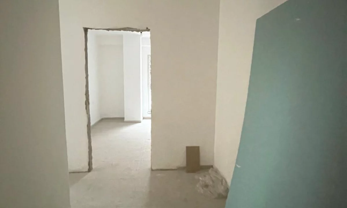 Shtepi ne shitje Apartament ne Tirane, 2+1, Mobilimi Bosh, pa mobiluar, Pagesa 145,300  Euro.