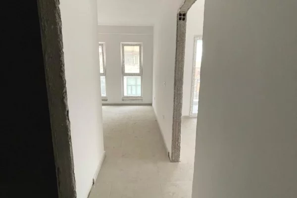 Shtepi ne shitje Apartament ne Tirane, 2+1, Mobilimi Bosh, pa mobiluar, Pagesa 145,300  Euro.