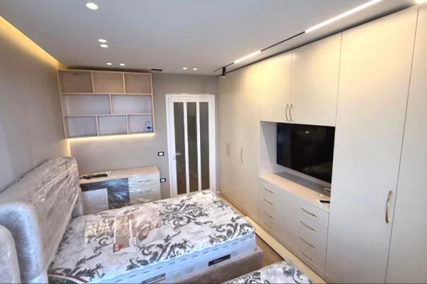 Shtepi ne shitje Apartament ne Tirane, 2+1, Mobilimi E mobiluar, Pagesa 253,000  Euro.