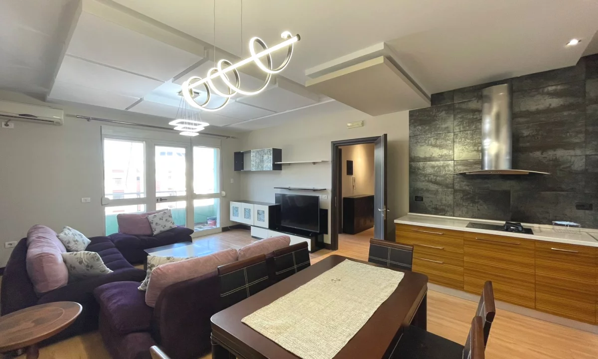 Shtepi ne shitje Apartament ne Tirane, 2+1, Mobilimi E mobiluar, Pagesa 157,000  Euro.