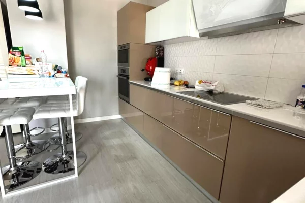 Shtepi ne shitje Apartament ne Tirane, 2+1, Mobilimi E mobiluar, Pagesa 150,000  Euro.