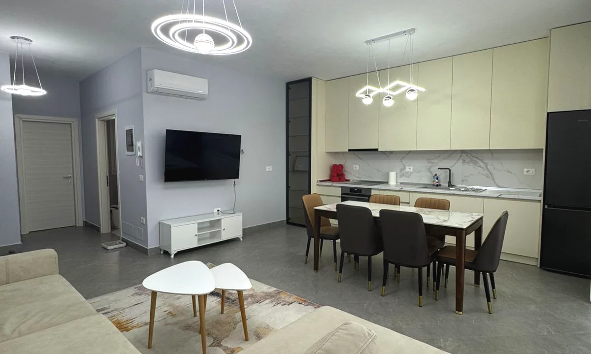 Shtepi me qera Apartament ne Tirane, 2+1, Mobilimi E mobiluar, Pagesa 700  Euro.