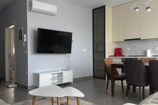 Shtepi me qera Apartament ne Tirane, 2+1, Mobilimi E mobiluar, Pagesa 700  Euro.