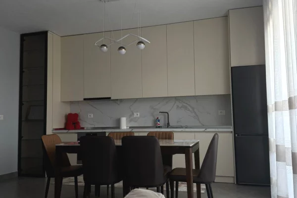 Shtepi me qera Apartament ne Tirane, 2+1, Mobilimi E mobiluar, Pagesa 700  Euro.