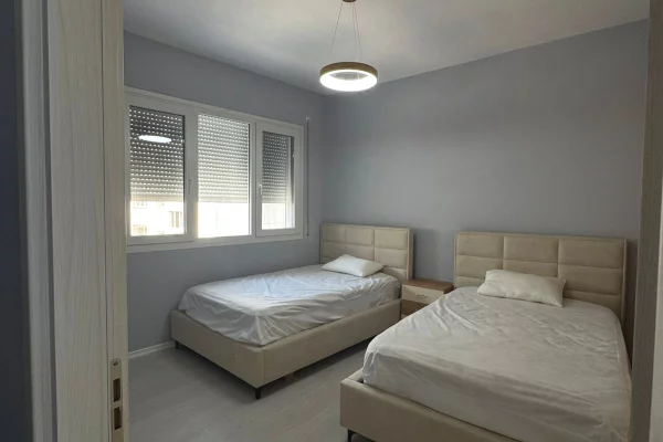 Shtepi me qera Apartament ne Tirane, 2+1, Mobilimi E mobiluar, Pagesa 700  Euro.