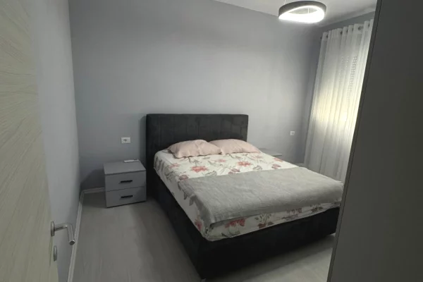 Shtepi me qera Apartament ne Tirane, 2+1, Mobilimi E mobiluar, Pagesa 700  Euro.