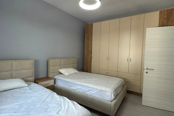 Shtepi me qera Apartament ne Tirane, 2+1, Mobilimi E mobiluar, Pagesa 700  Euro.
