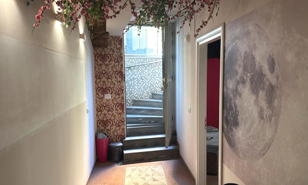 🏢 Zyre me qira – Ambient zyre ne qender