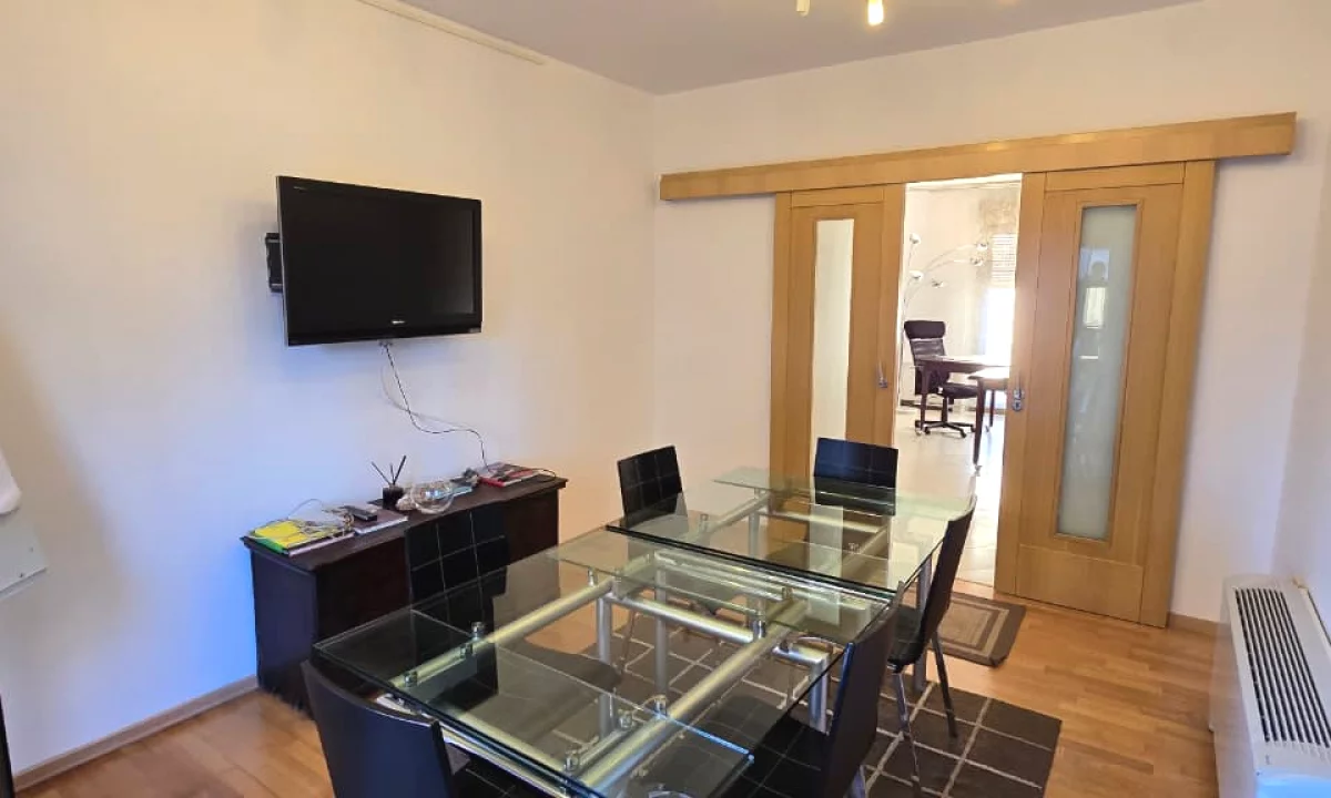 🏢 Zyre jepet me qira – 2+1 + 2 tualete 