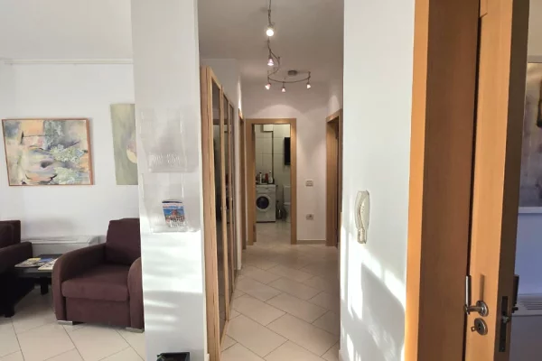 Business Property for Rent 3+1 in Tirana - 1,100 Euro