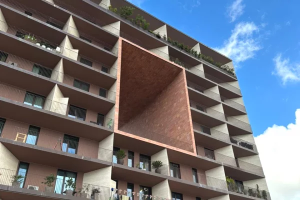 Shtepi ne shitje Apartament ne Tirane, 2+1, Mobilimi Bosh, pa mobiluar, Pagesa 397,000  Euro.