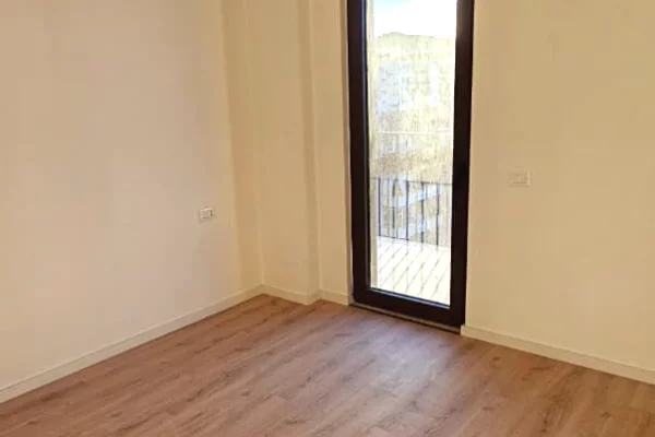 Shtepi ne shitje Apartament ne Tirane, 2+1, Mobilimi Bosh, pa mobiluar, Pagesa 397,000  Euro.