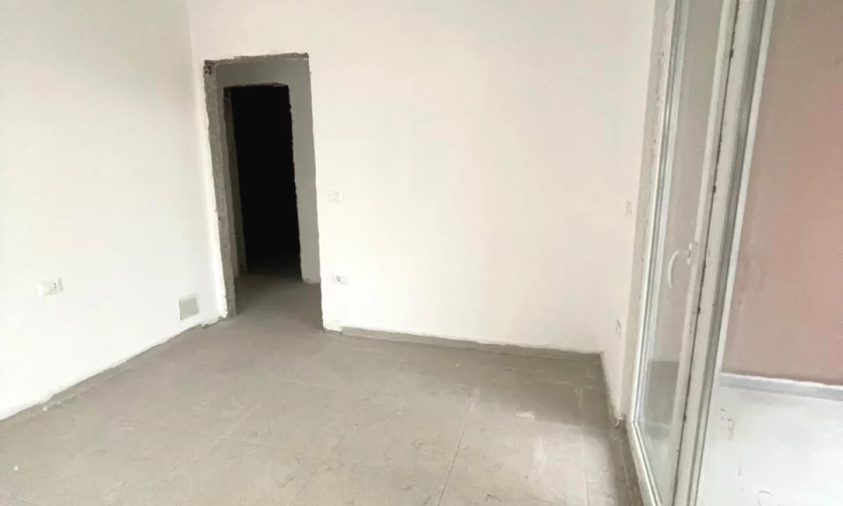 Shtepi ne shitje Apartament ne Tirane, 2+1, Mobilimi Bosh, pa mobiluar, Pagesa 145,300  Euro.