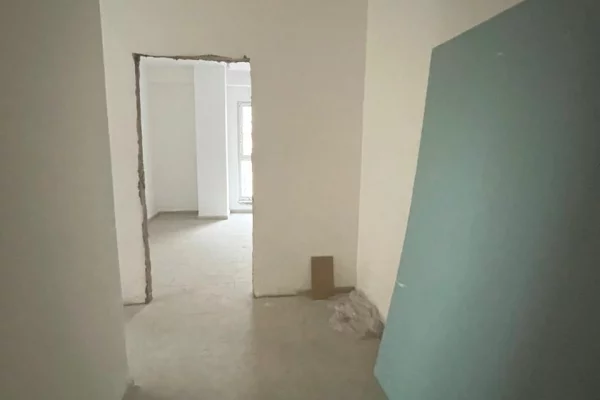 Shtepi ne shitje Apartament ne Tirane, 2+1, Mobilimi Bosh, pa mobiluar, Pagesa 145,300  Euro.