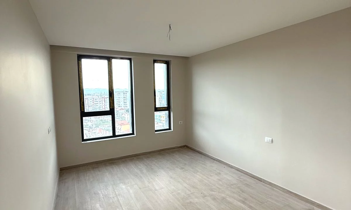 Shtepi ne shitje Apartament ne Tirane, 3+1, Mobilimi Bosh, pa mobiluar, Pagesa 267,500  Euro.