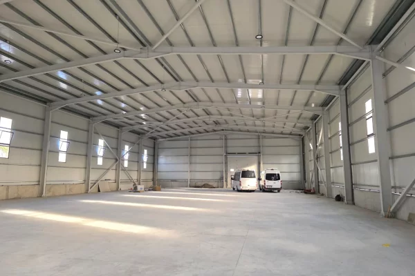 KAPANON ME QIRA 1200 m2  📍 Vendndodhja: Prane MEGATEK