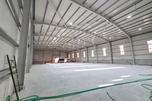 KAPANON ME QIRA 1200 m2  📍 Vendndodhja: Prane MEGATEK