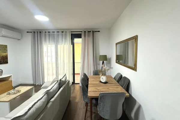 Shtepi me qera Apartament ne Tirane, 3+1, Mobilimi E mobiluar, Pagesa 900  Euro.