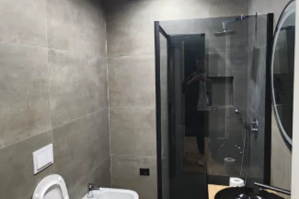 Shtepi me qera Apartament ne Tirane, 2+1, Mobilimi E mobiluar, Pagesa 1,300  Euro.