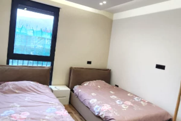 Shtepi me qera Apartament ne Tirane, 2+1, Mobilimi E mobiluar, Pagesa 1,300  Euro.