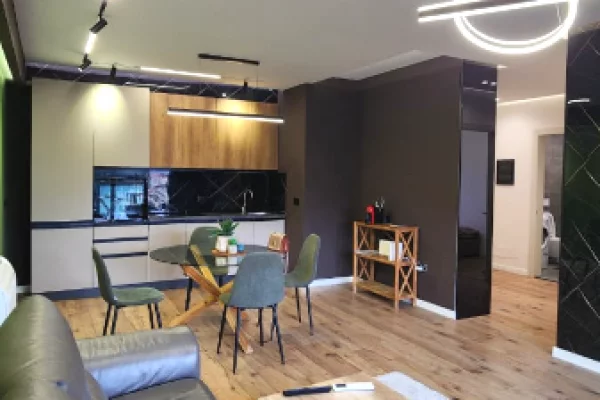 Shtepi me qera Apartament ne Tirane, 2+1, Mobilimi E mobiluar, Pagesa 1,300  Euro.