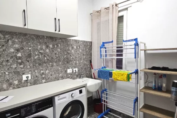 Shtepi me qera Vila Luksoze ne Tirane, 3+1, Mobilimi E mobiluar, Pagesa 2,500  Euro.