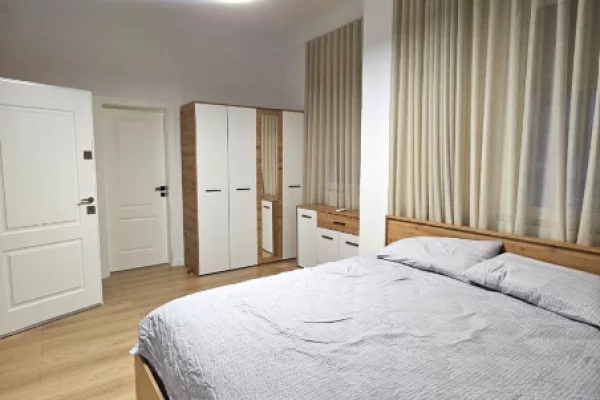 Shtepi me qera Vila Luksoze ne Tirane, 3+1, Mobilimi E mobiluar, Pagesa 2,500  Euro.