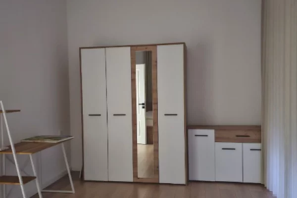 Shtepi me qera Vila Luksoze ne Tirane, 3+1, Mobilimi E mobiluar, Pagesa 2,500  Euro.