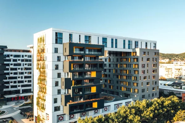 🏢 Shitet Apartament 3+1 + 2 Poste Parkimi – Square 21  