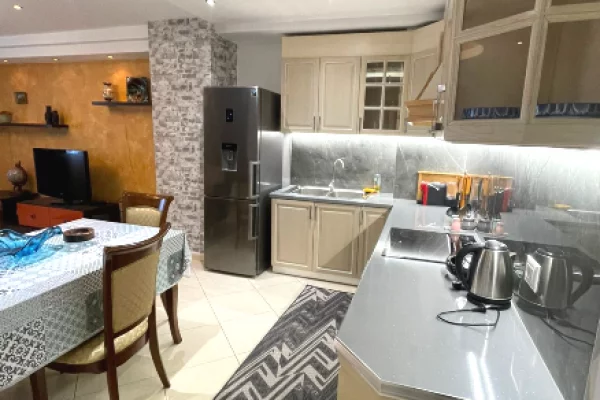 Shtepi me qera Apartament ne Tirane, 2+1, Mobilimi E mobiluar, Pagesa 1,000  Euro.