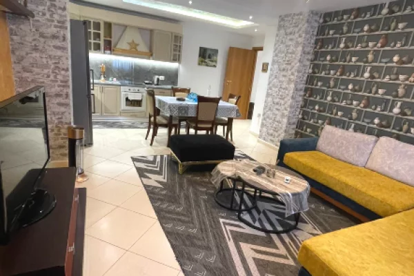 Shtepi me qera Apartament ne Tirane, 2+1, Mobilimi E mobiluar, Pagesa 1,000  Euro.