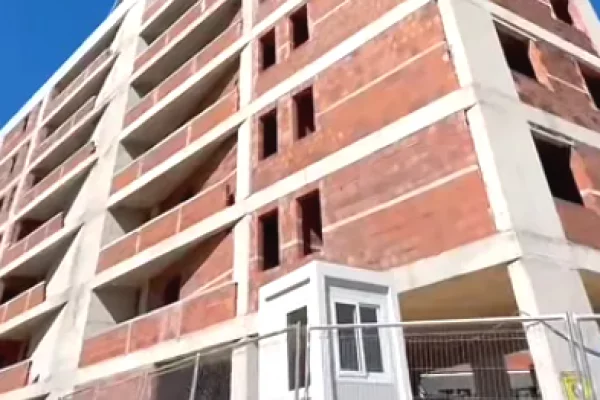 Shtepi ne shitje Apartament ne Tirane, 2+1, Mobilimi Bosh, pa mobiluar, Pagesa 91,240  Euro.