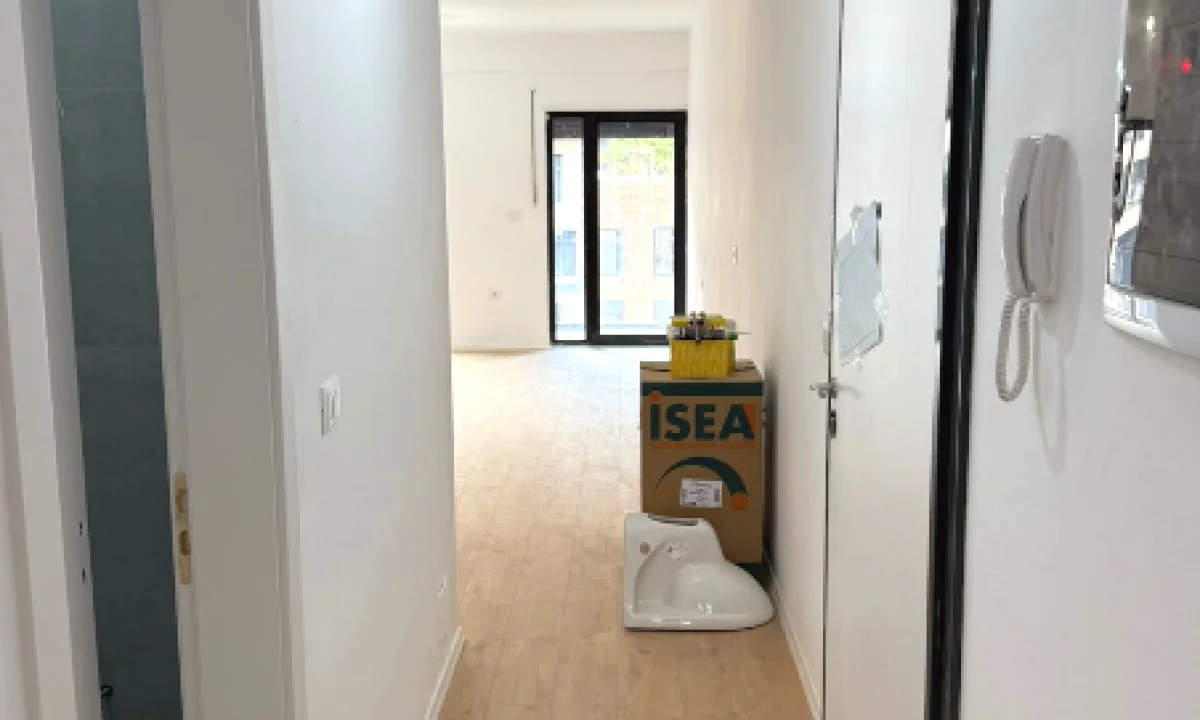 Shtepi ne shitje Apartament ne Tirane, 1+1, Mobilimi Bosh, pa mobiluar, Pagesa 147,366  Euro.