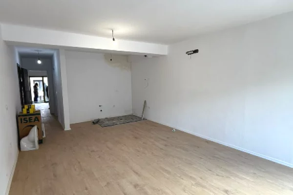 Shtepi ne shitje Apartament ne Tirane, 1+1, Mobilimi Bosh, pa mobiluar, Pagesa 147,366  Euro.