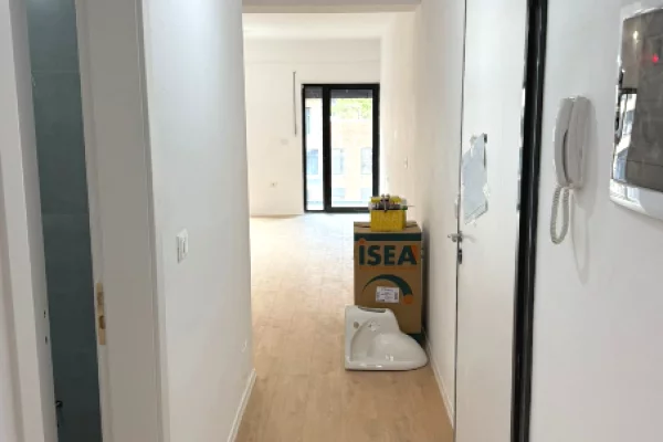 Shtepi ne shitje Apartament ne Tirane, 1+1, Mobilimi Bosh, pa mobiluar, Pagesa 147,366  Euro.