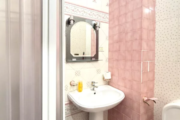 Shtepi me qera Apartament ne Tirane, 2+1, Mobilimi E mobiluar, Pagesa 1,200  Euro.