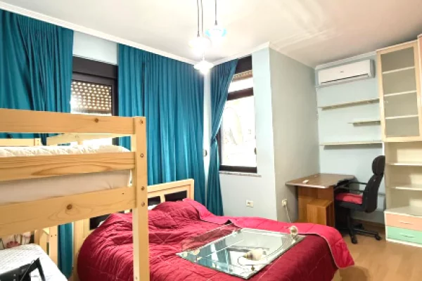 Shtepi me qera Apartament ne Tirane, 2+1, Mobilimi E mobiluar, Pagesa 1,200  Euro.