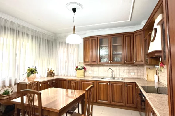 Shtepi me qera Apartament ne Tirane, 2+1, Mobilimi E mobiluar, Pagesa 1,200  Euro.