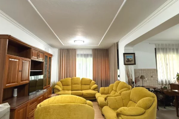 Shtepi me qera Apartament ne Tirane, 2+1, Mobilimi E mobiluar, Pagesa 1,200  Euro.