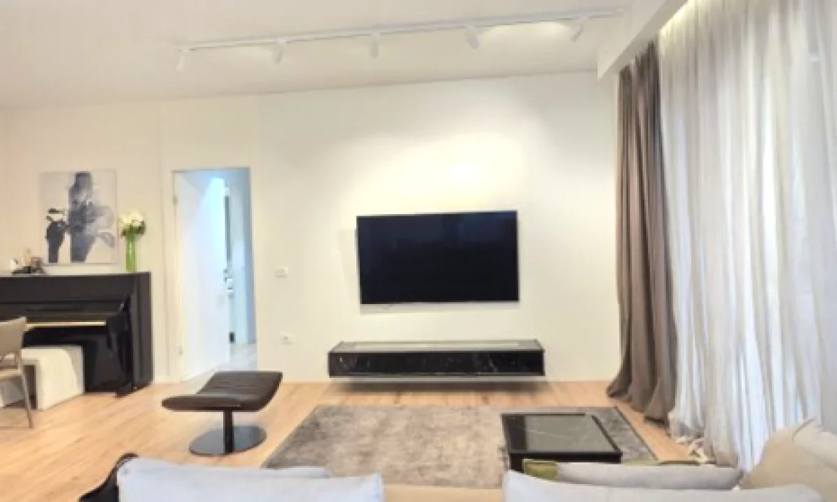 Shtepi ne shitje Apartament ne Tirane, 3+1, Mobilimi E mobiluar, Pagesa 450,000  Euro.