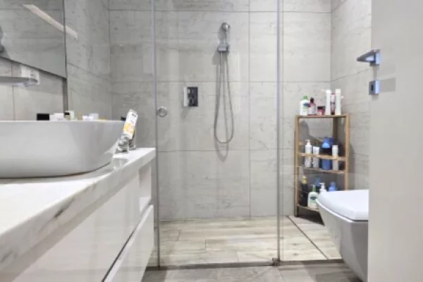 Shtepi ne shitje Apartament ne Tirane, 3+1, Mobilimi E mobiluar, Pagesa 450,000  Euro.