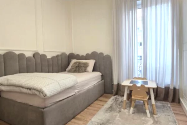 Shtepi ne shitje Apartament ne Tirane, 3+1, Mobilimi E mobiluar, Pagesa 450,000  Euro.