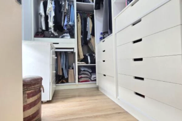 Shtepi ne shitje Apartament ne Tirane, 3+1, Mobilimi E mobiluar, Pagesa 450,000  Euro.